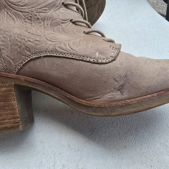 Sofft Sondra 9.5M Womens Light Taupe Leather Embossed Floral Block Heel GUC Nash - Picture 9 of 16